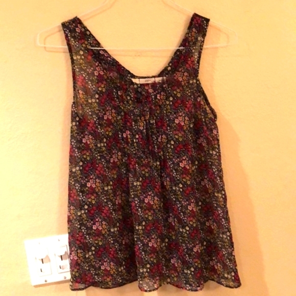 Light sheer flower tank top By Gibson - Picture 1 of 3